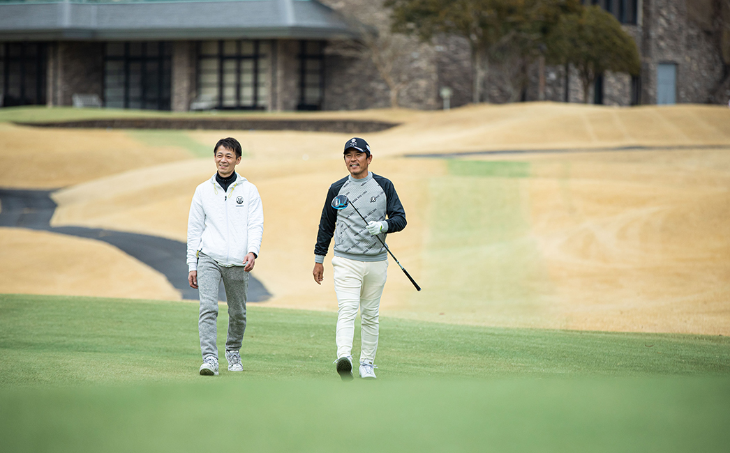矢野東と嶋田壮一郎トレーナーがラウンド