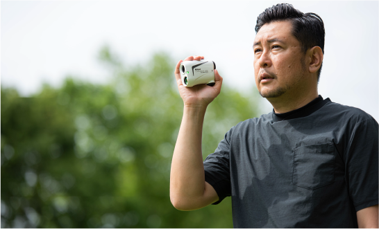 LITE STABILIZED を手に取るテスター陣