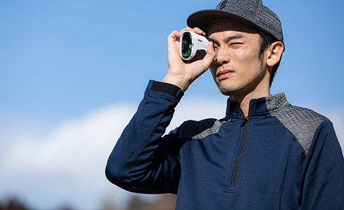 ニコン クールショットを使用してラウンドする加藤さん