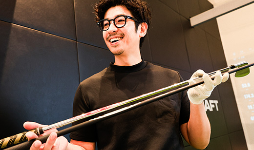 モーダス ハイブリッド HLを構える中西さんの様子